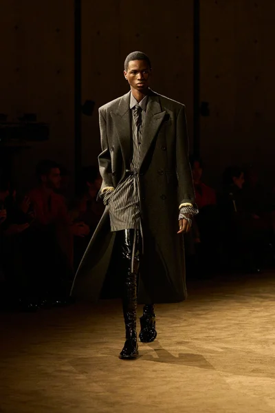 Look 30